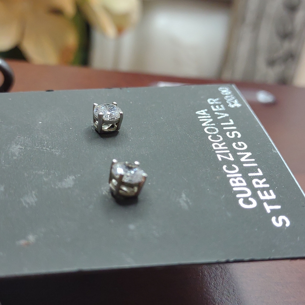 Primrose sterling silver stud earrings - Picture 3 of 5